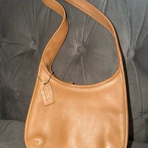 Vintage Coach 9020 Leather Shoulder Bag – British Tan